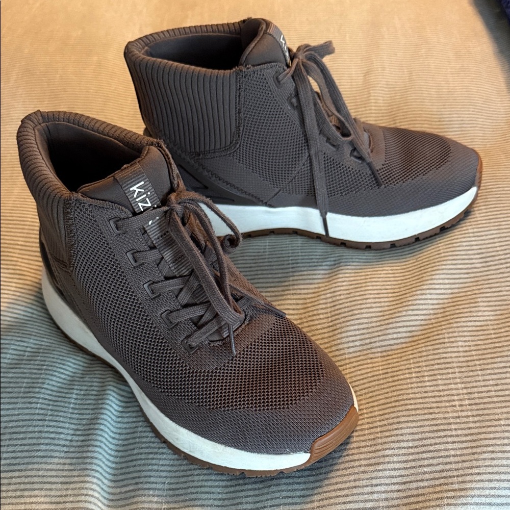 Kizik Women's Black High-Top Sneakers